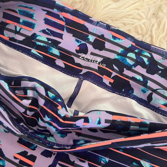 Zella Capri-Length Workout Legging - Picture 2 of 2